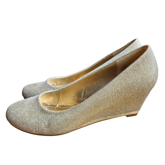 Sassy Sexy Elle Metallic Gold Wedge Heels - Picture 1 of 13